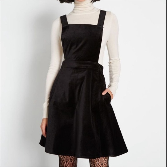 MODCLOTH Cupcake Consultant Pinafore Black Velvet Overall - Picture 5 of 8